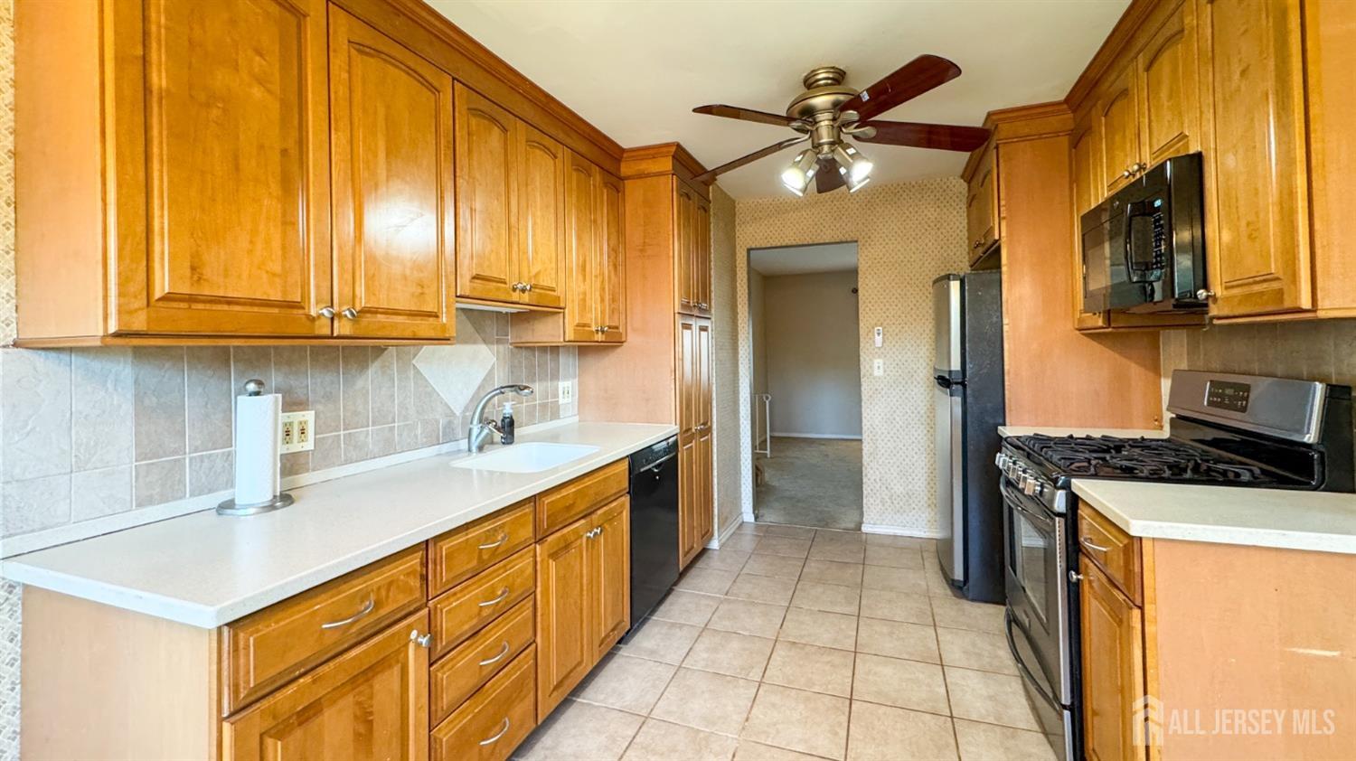 1464 Tooz Place, South Plainfield, New Jersey image 9