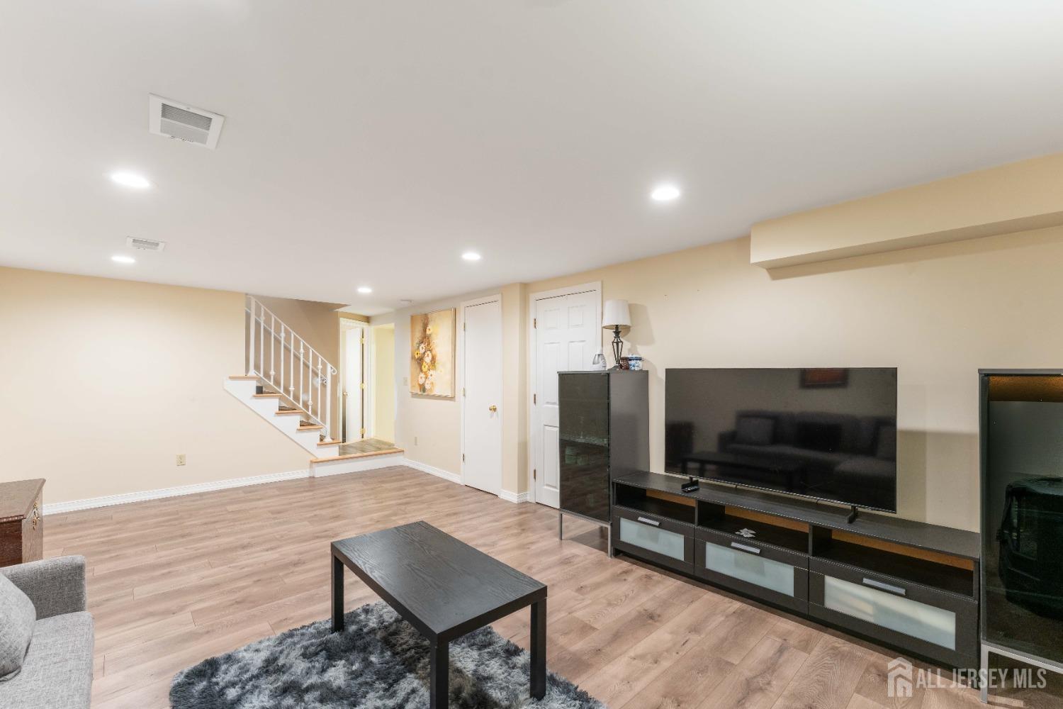 127 Remsen Avenue, Avenel, New Jersey image 16