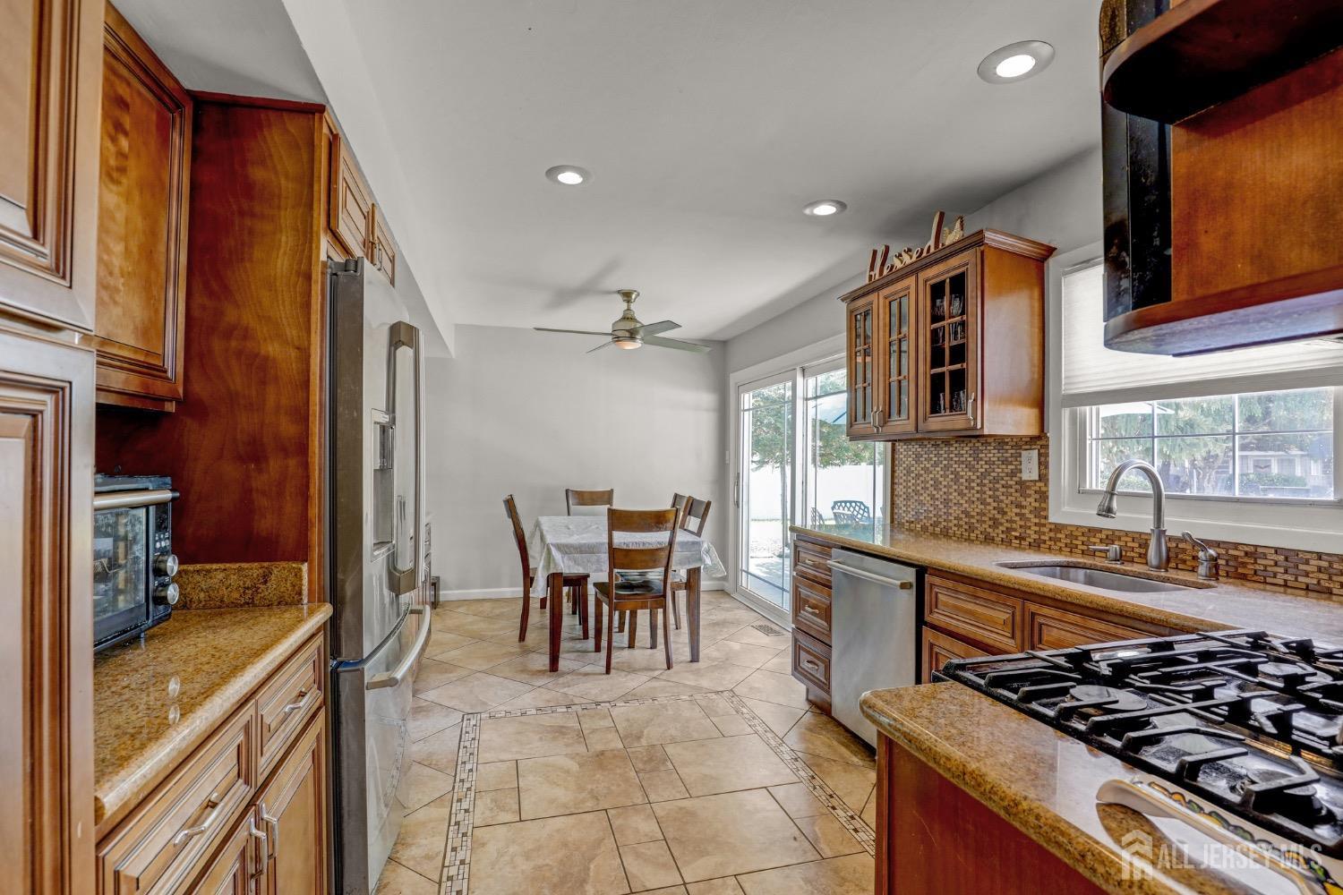 67 Maxwell Lane, Manalapan, New Jersey image 7
