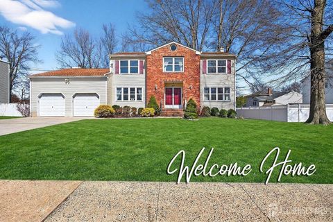 Homes For Sale - 829 Cranbury Cross Road<br/> Middlesex County, North Brunswick, NJ 08902