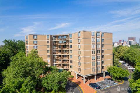 Condo For Sale - 30 S Adelaide Avenue #5M<br/> Highland Park, NJ 08904