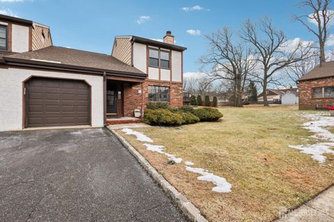 Apartment For Sale - 21 Wellington Court<br/> Sayreville, NJ 08872