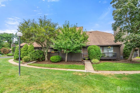 Condo For Sale - 516 Westgate Drive<br/> Edison, NJ 08820