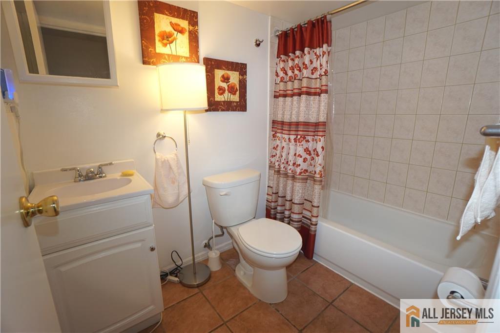 25 Clover Avenue, Colonia, New Jersey image 32