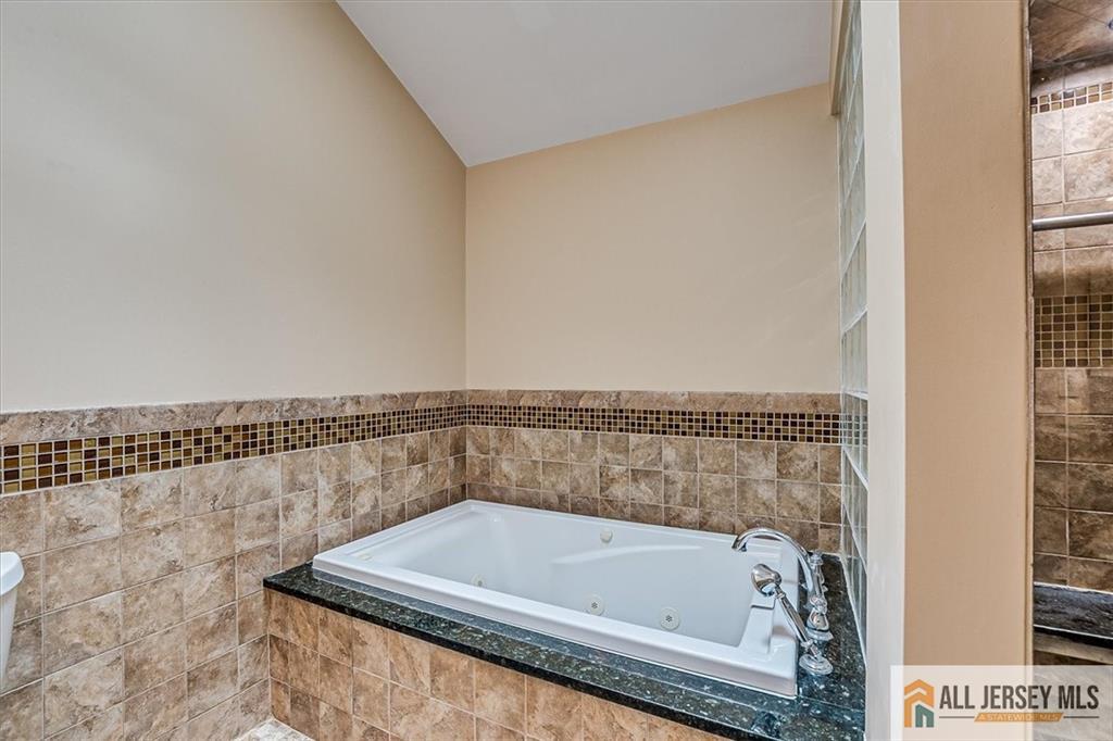 144 Coppertree Court #144, Edison, New Jersey image 20