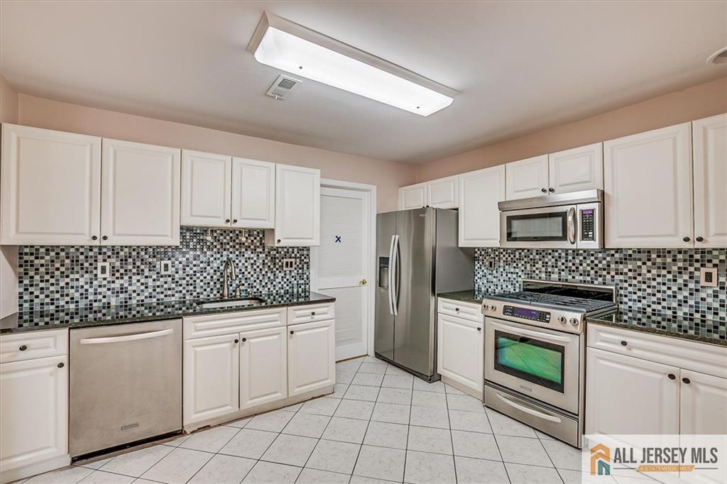 144 Coppertree Court #144, Edison, New Jersey image 12