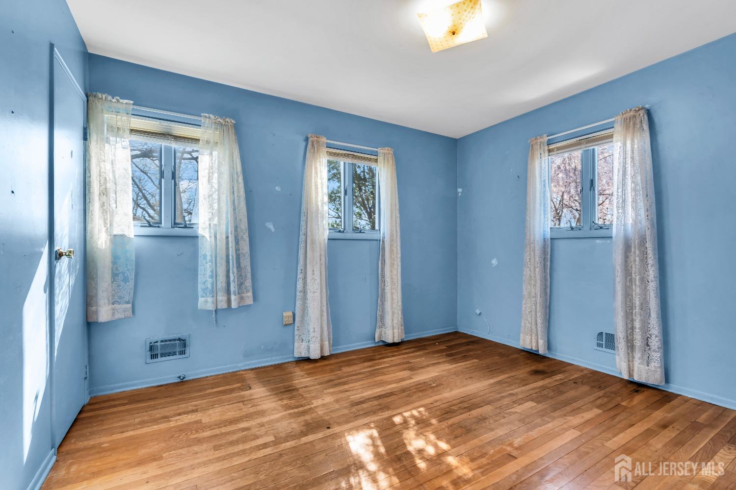 48 Bradford Road, East Brunswick, New Jersey image 3