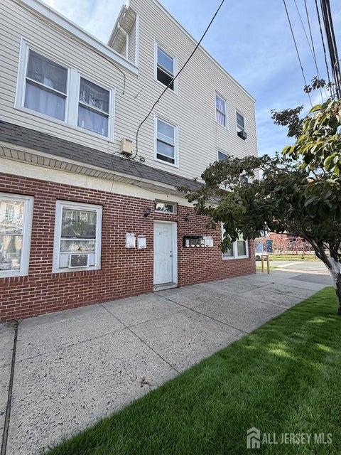 Apartment For Rent - 410-412 1st Avenue #1<br/> Union County, Elizabeth, NJ 07206