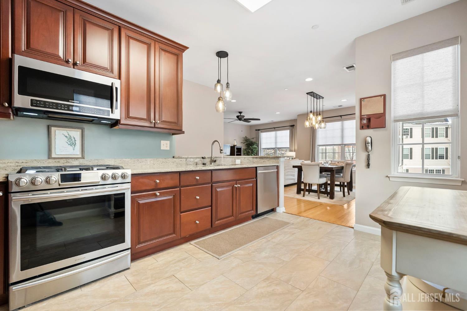 South Bound Brook, New Jersey 08880, United States, 3 Bedrooms Bedrooms, ,3 BathroomsBathrooms,Residential,Active,257493