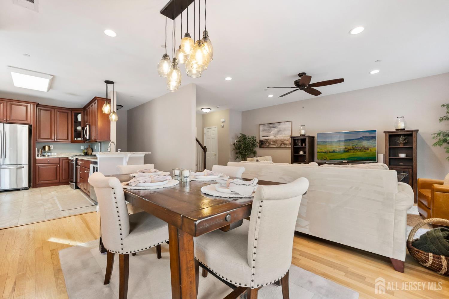 South Bound Brook, New Jersey 08880, United States, 3 Bedrooms Bedrooms, ,3 BathroomsBathrooms,Residential,Active,257493