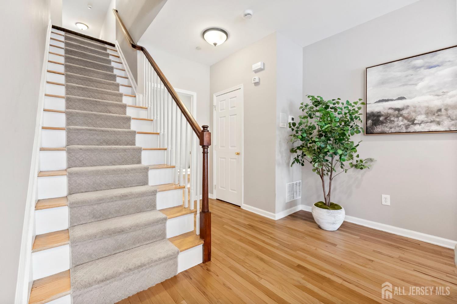 South Bound Brook, New Jersey 08880, United States, 3 Bedrooms Bedrooms, ,3 BathroomsBathrooms,Residential,Active,257493