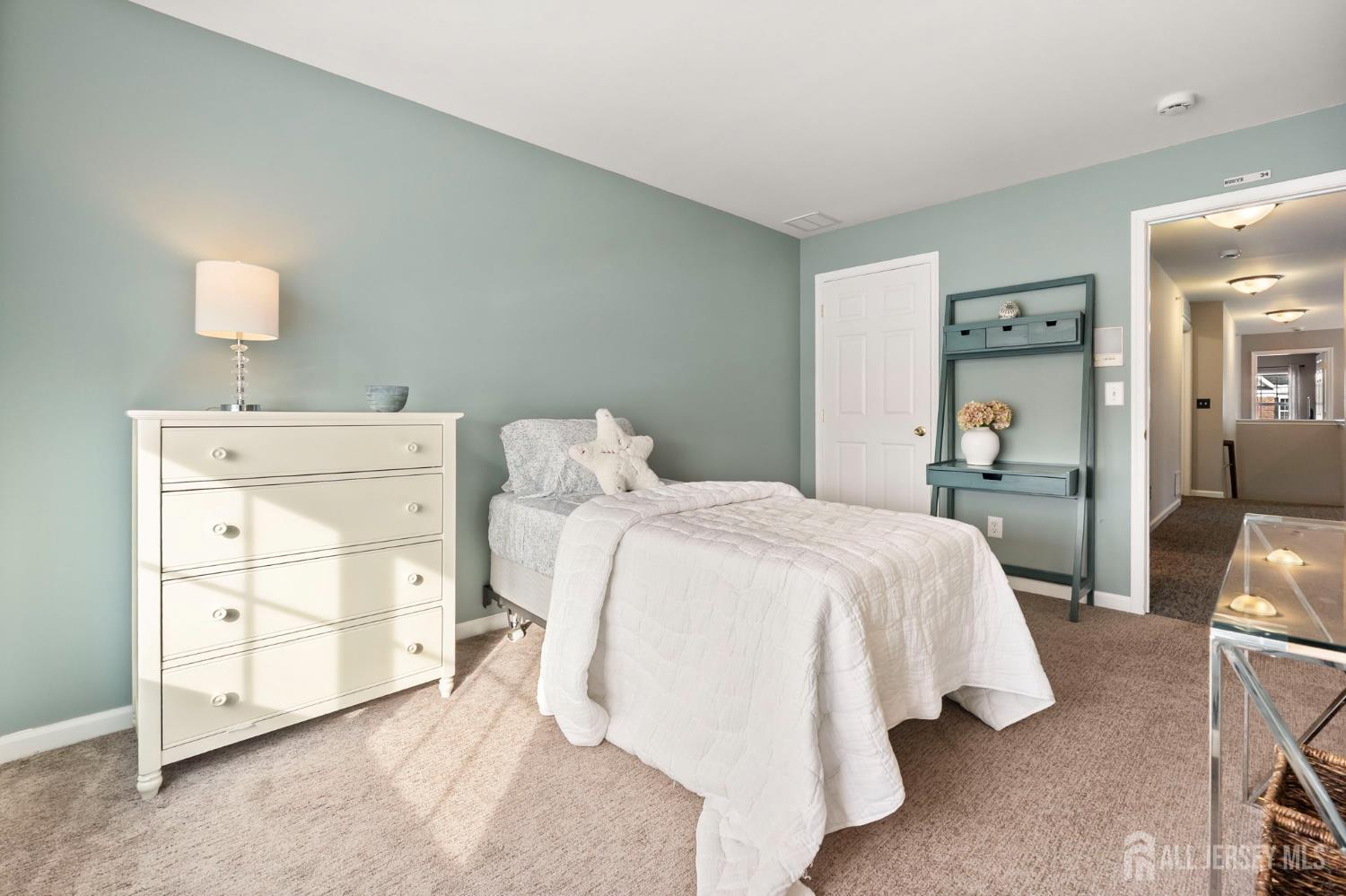 South Bound Brook, New Jersey 08880, United States, 3 Bedrooms Bedrooms, ,3 BathroomsBathrooms,Residential,Active,257493