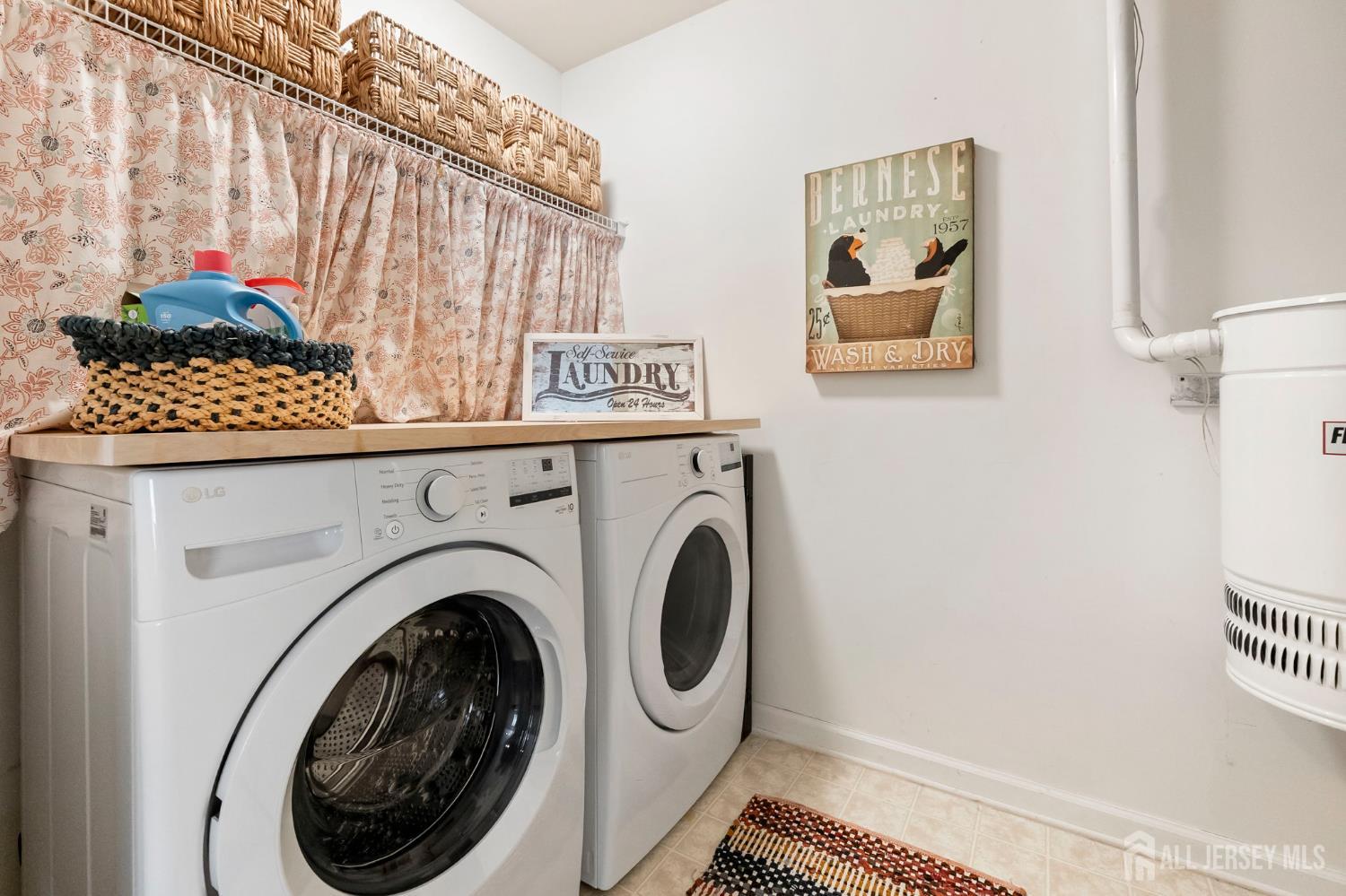 South Bound Brook, New Jersey 08880, United States, 3 Bedrooms Bedrooms, ,3 BathroomsBathrooms,Residential,Active,257493