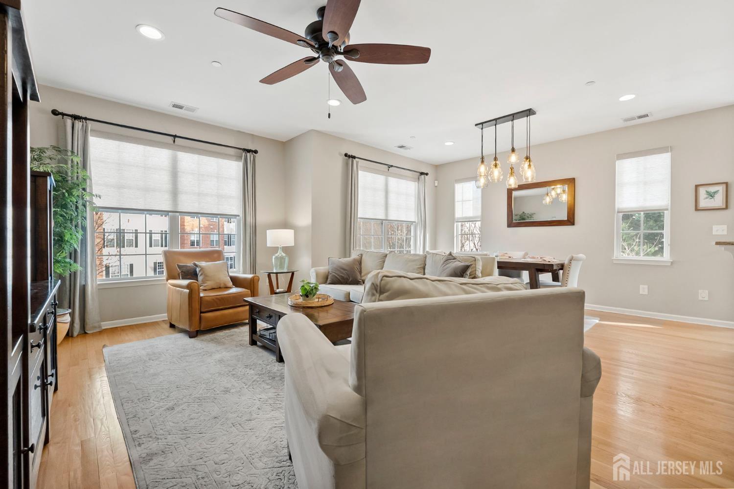 South Bound Brook, New Jersey 08880, United States, 3 Bedrooms Bedrooms, ,3 BathroomsBathrooms,Residential,Active,257493