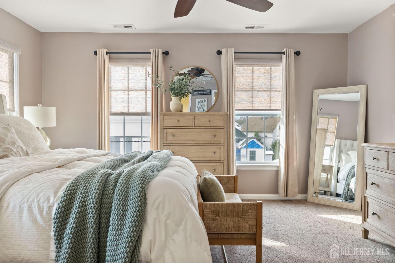 South Bound Brook, New Jersey 08880, United States, 3 Bedrooms Bedrooms, ,3 BathroomsBathrooms,Residential,Active,257493