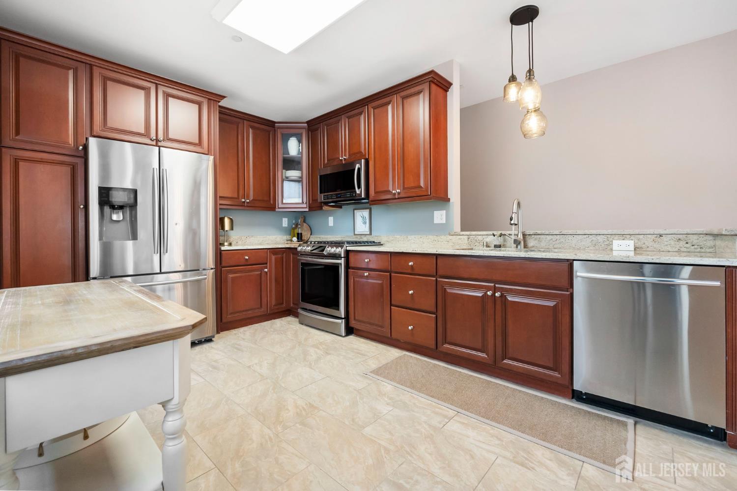 South Bound Brook, New Jersey 08880, United States, 3 Bedrooms Bedrooms, ,3 BathroomsBathrooms,Residential,Active,257493