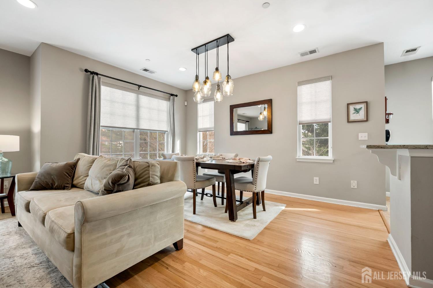 South Bound Brook, New Jersey 08880, United States, 3 Bedrooms Bedrooms, ,3 BathroomsBathrooms,Residential,Active,257493