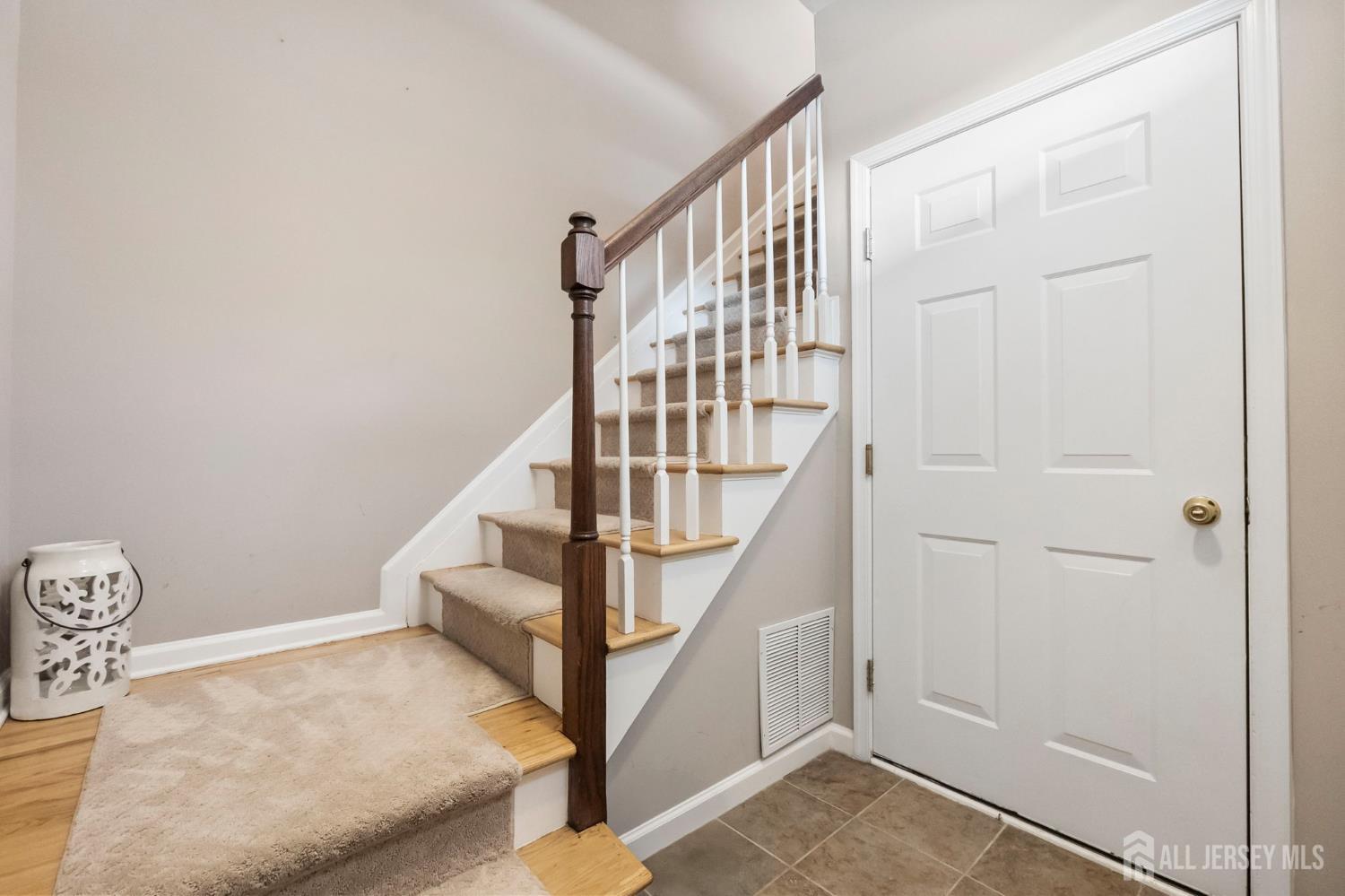 South Bound Brook, New Jersey 08880, United States, 3 Bedrooms Bedrooms, ,3 BathroomsBathrooms,Residential,Active,257493