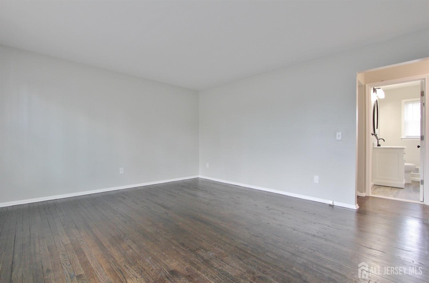 South Plainfield, New Jersey 07080, United States, 2 Bedrooms Bedrooms, ,1 BathroomBathrooms,Residential,Active,143756