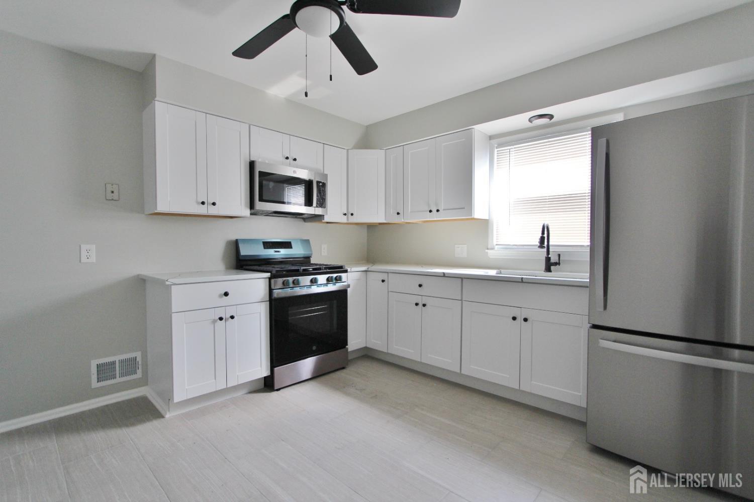 South Plainfield, New Jersey 07080, United States, 2 Bedrooms Bedrooms, ,1 BathroomBathrooms,Residential,Active,143756