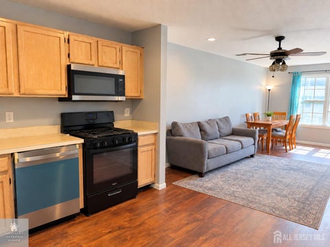 Townhouse For Rent - 16 Wilmbelton Court<br/> Edison, NJ 08820