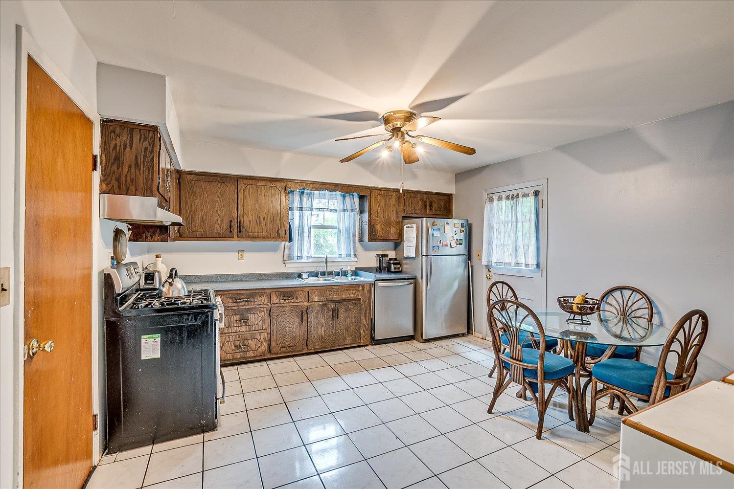 10 Ginesi Court, Metuchen, New Jersey image 16