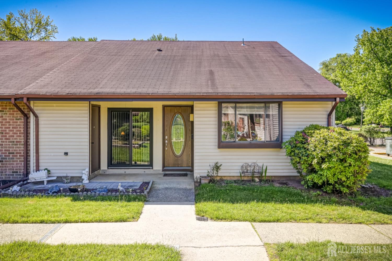 47 Wild Turkey Way, Manalapan, New Jersey image 1