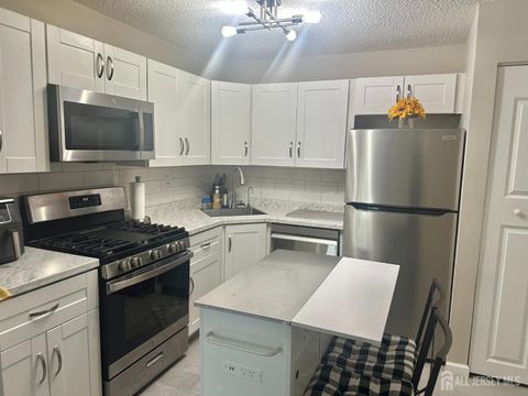 Condo For Sale - 41 Brighton Way<br/> Middlesex County, North Brunswick, NJ 08902