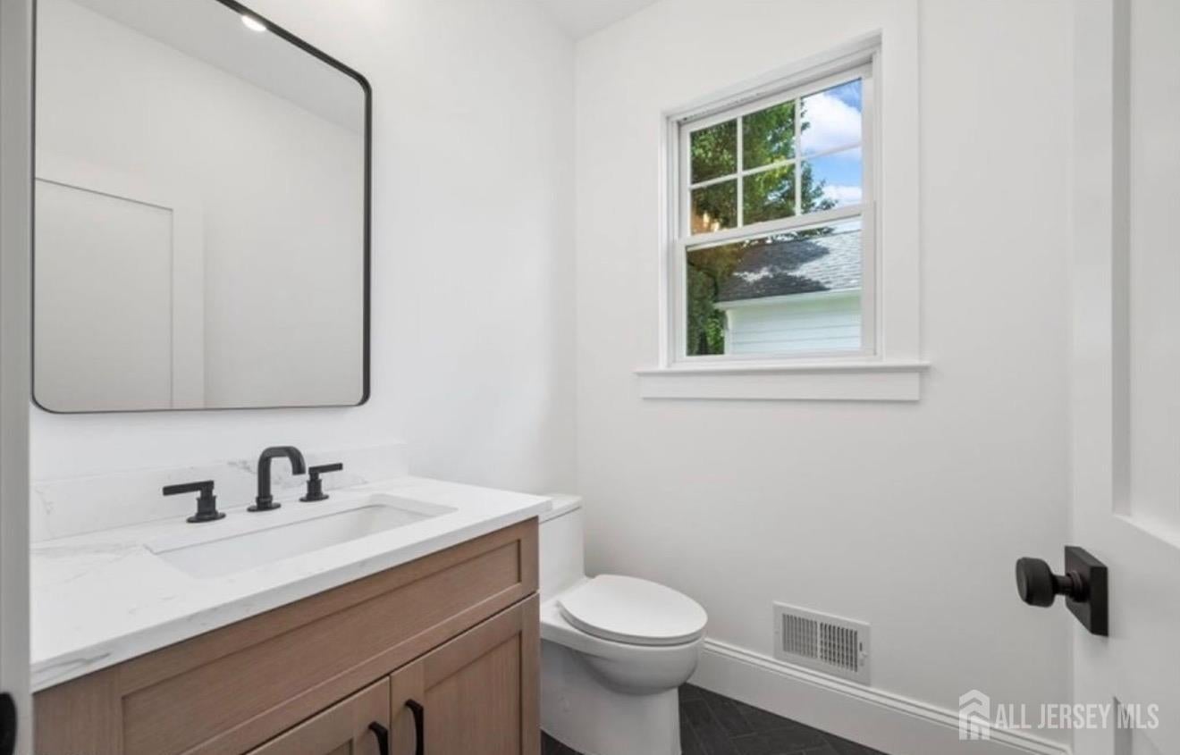21 Middlesex Ave, Edison, NJ, 08820, USA, 5 Bedrooms Bedrooms, ,5 BathroomsBathrooms,Residential,Active,21 Middlesex Ave,2615867R