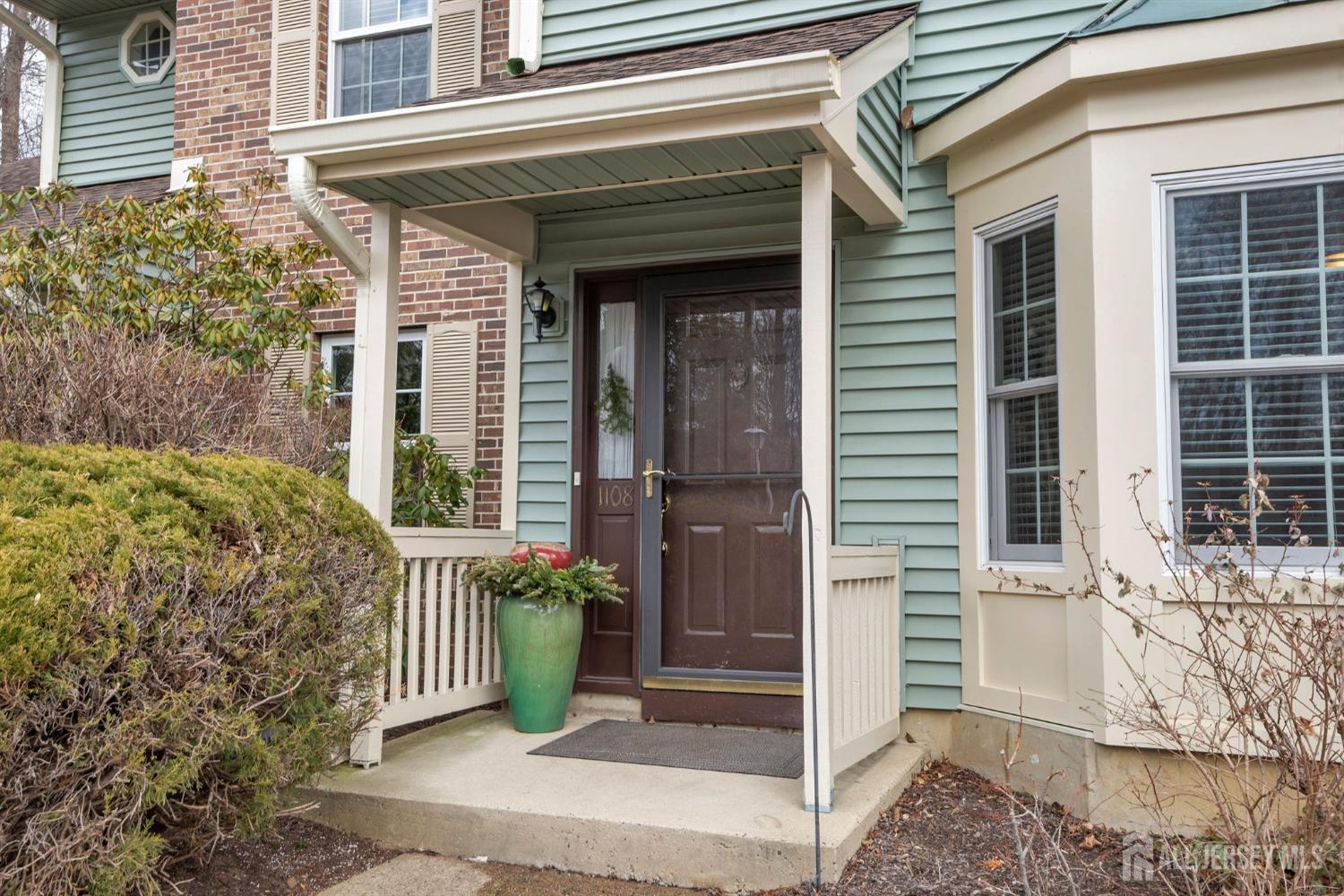 South Brunswick, New Jersey 08852, United States, 2 Bedrooms Bedrooms, ,3 BathroomsBathrooms,Residential,Pending,8024