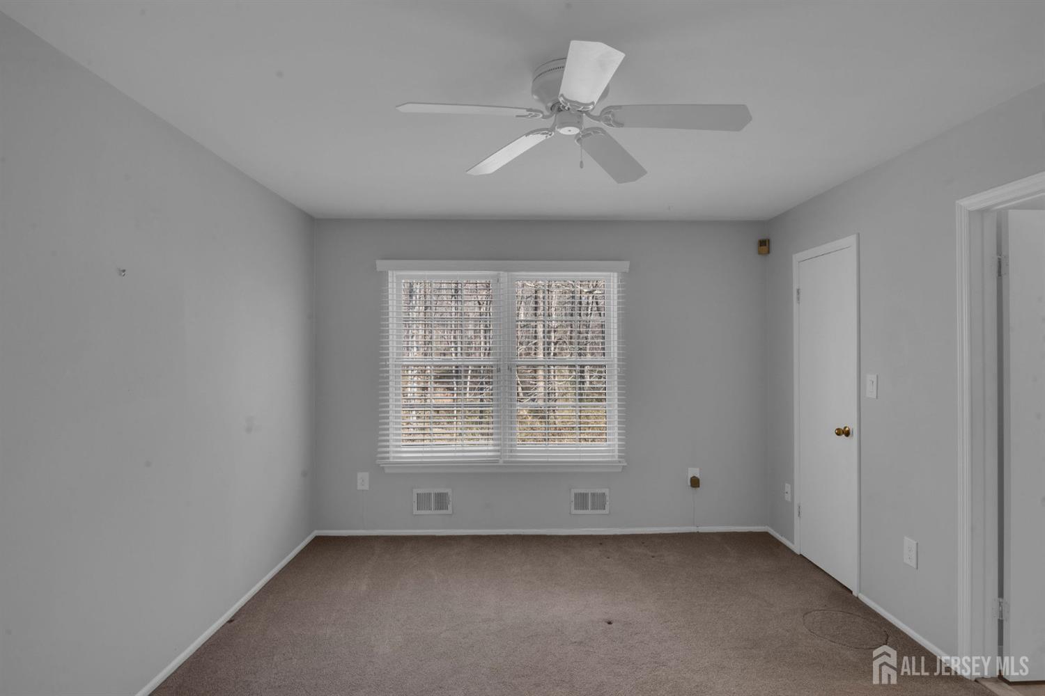 South Brunswick, New Jersey 08852, United States, 2 Bedrooms Bedrooms, ,3 BathroomsBathrooms,Residential,Pending,8024