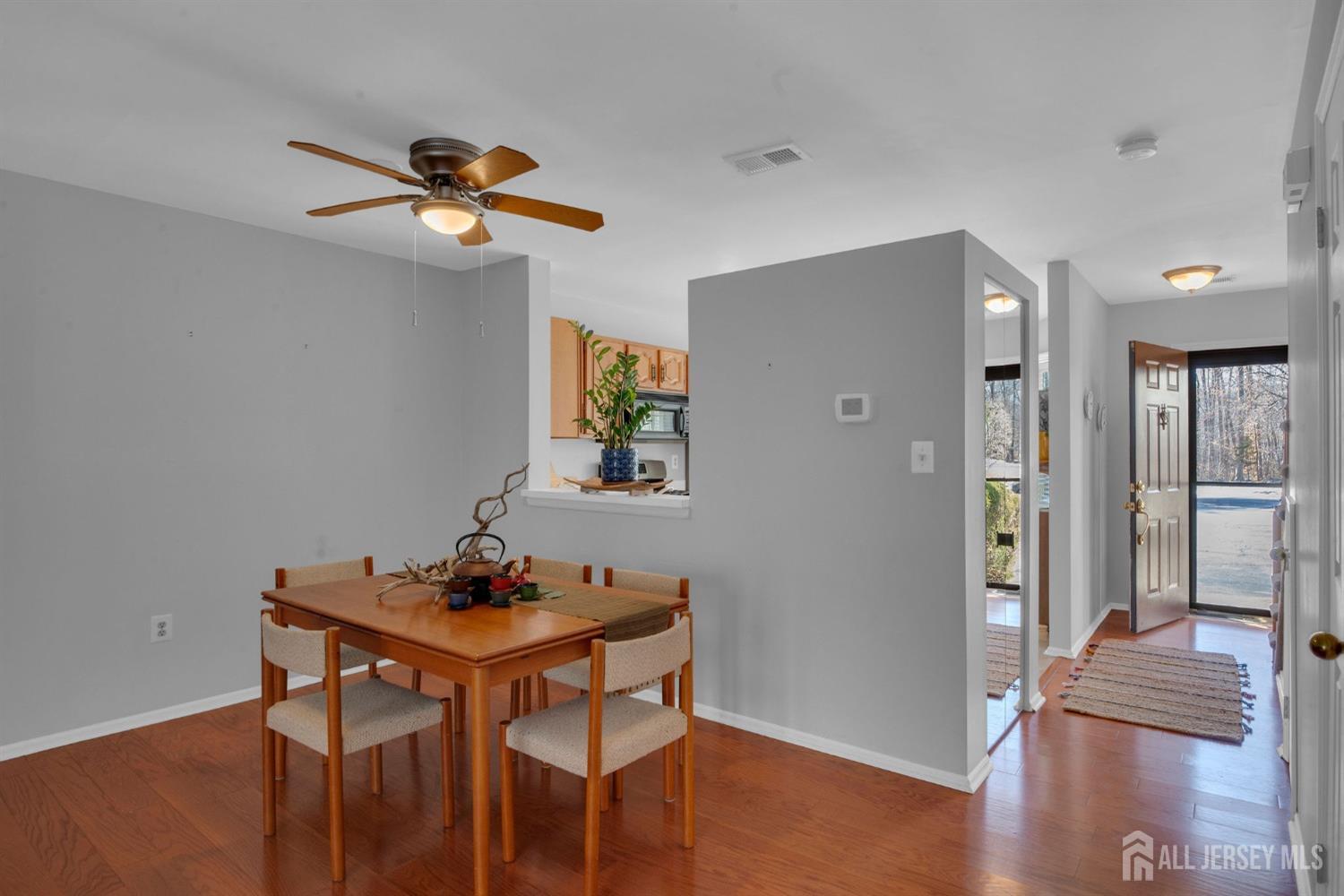 South Brunswick, New Jersey 08852, United States, 2 Bedrooms Bedrooms, ,3 BathroomsBathrooms,Residential,Pending,8024