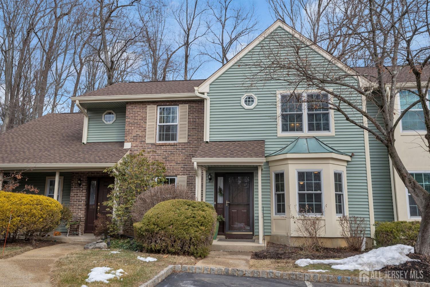 South Brunswick, New Jersey 08852, United States, 2 Bedrooms Bedrooms, ,3 BathroomsBathrooms,Residential,Pending,8024