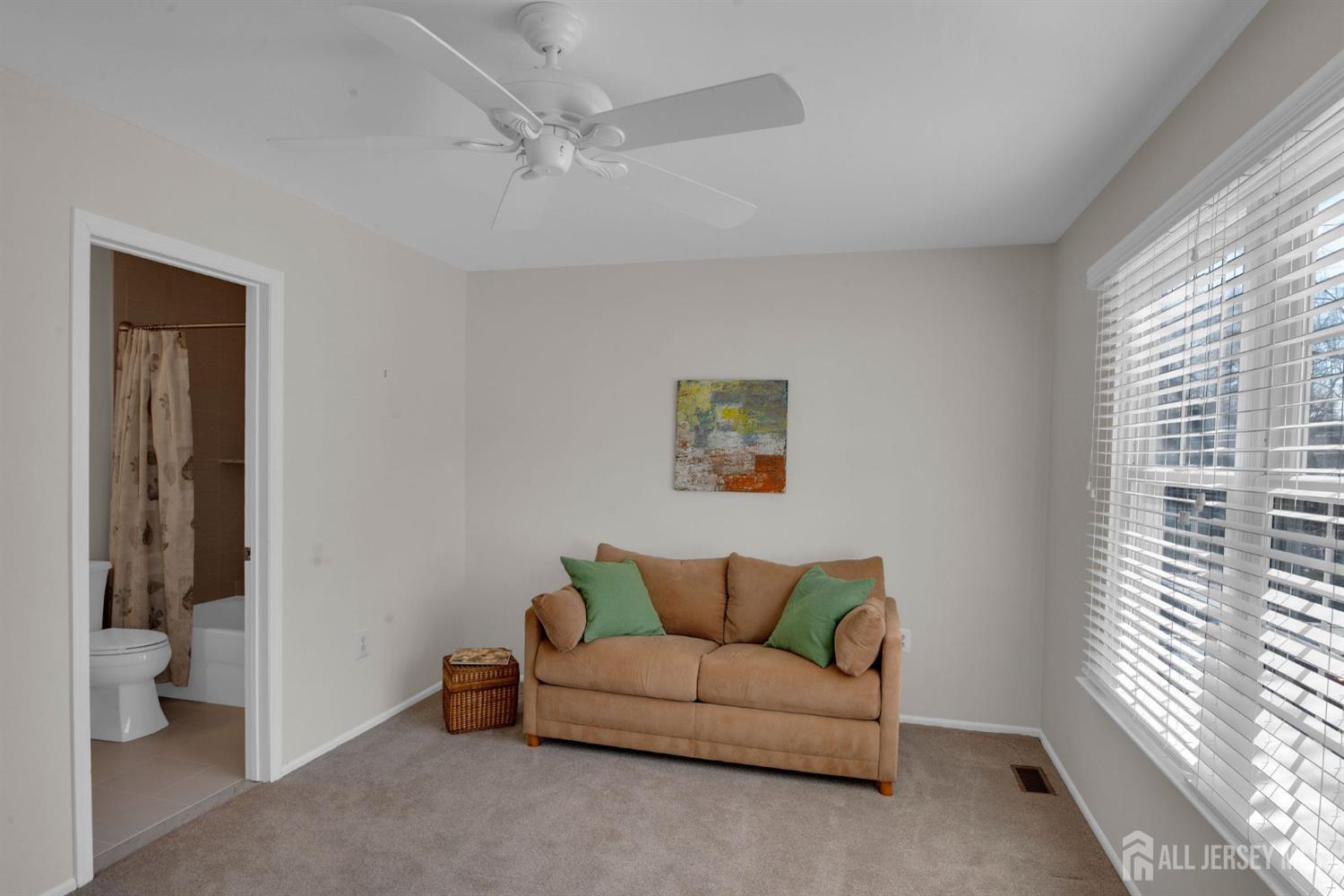 South Brunswick, New Jersey 08852, United States, 2 Bedrooms Bedrooms, ,3 BathroomsBathrooms,Residential,Pending,8024