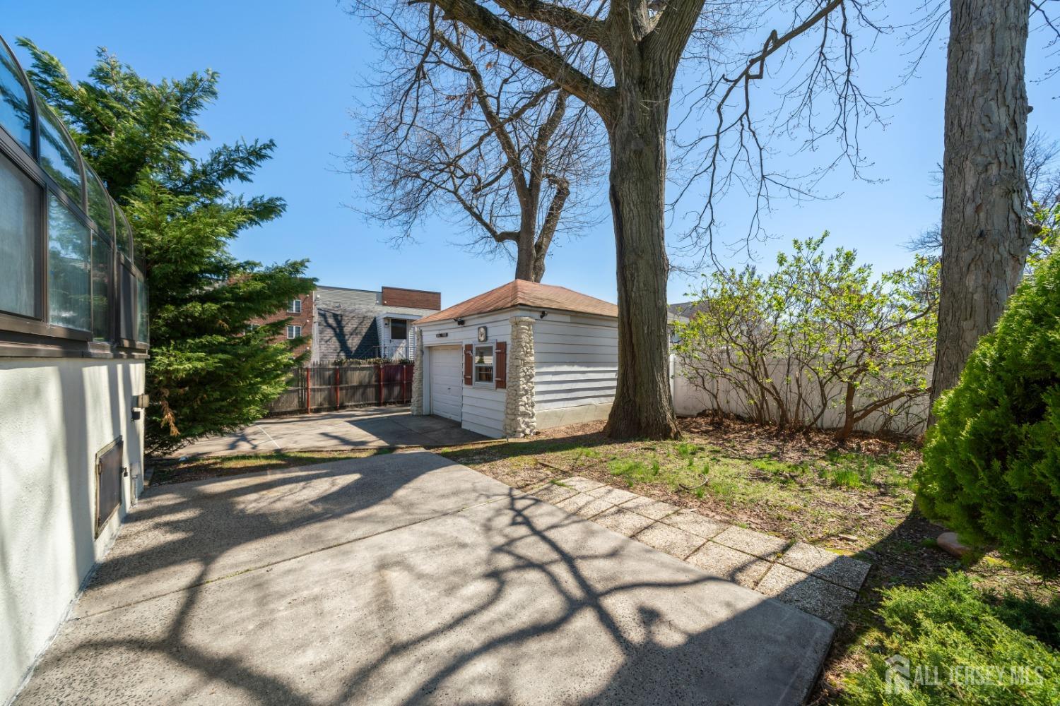 657 Amboy Avenue, Edison, New Jersey image 27
