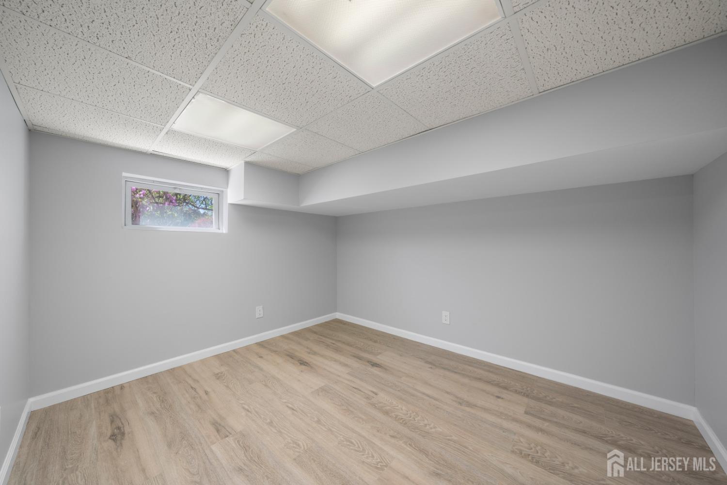 657 Amboy Avenue, Edison, New Jersey image 22