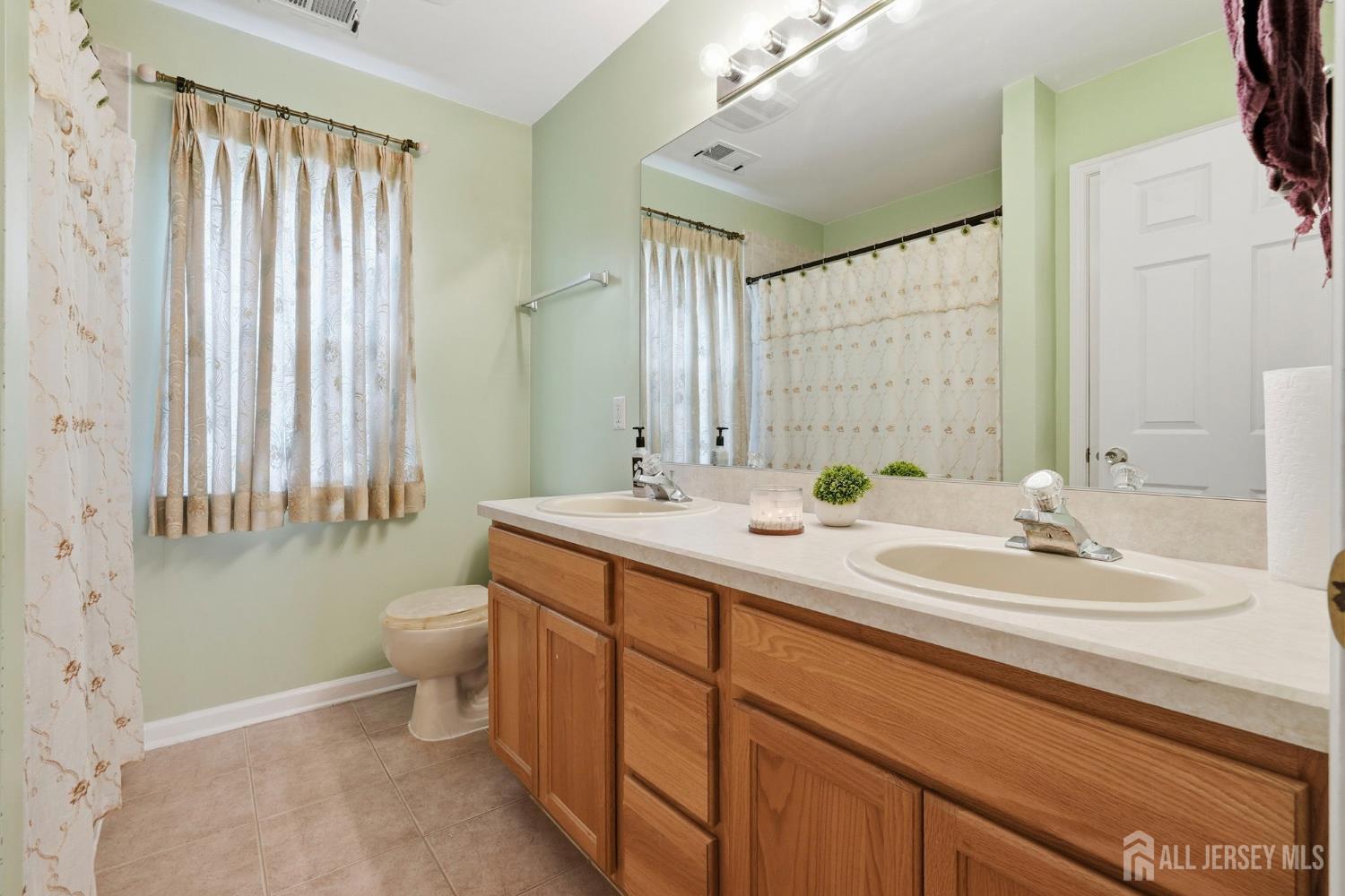 South Brunswick, New Jersey, 08852, United States, 4 Bedrooms Bedrooms, ,3 BathroomsBathrooms,Residential,Active,2043800