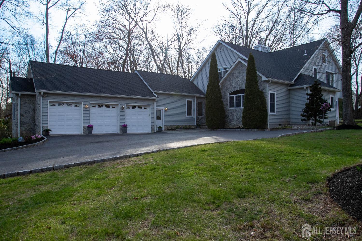 640 Old Stage Road, East Brunswick, New Jersey image 2