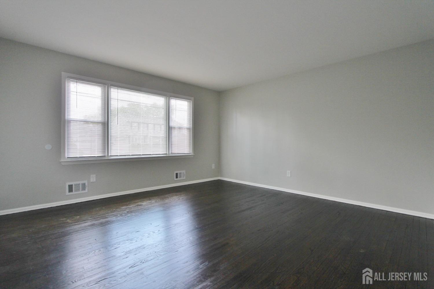 South Plainfield, New Jersey 07080, United States, 2 Bedrooms Bedrooms, ,1 BathroomBathrooms,Residential,Active,165478