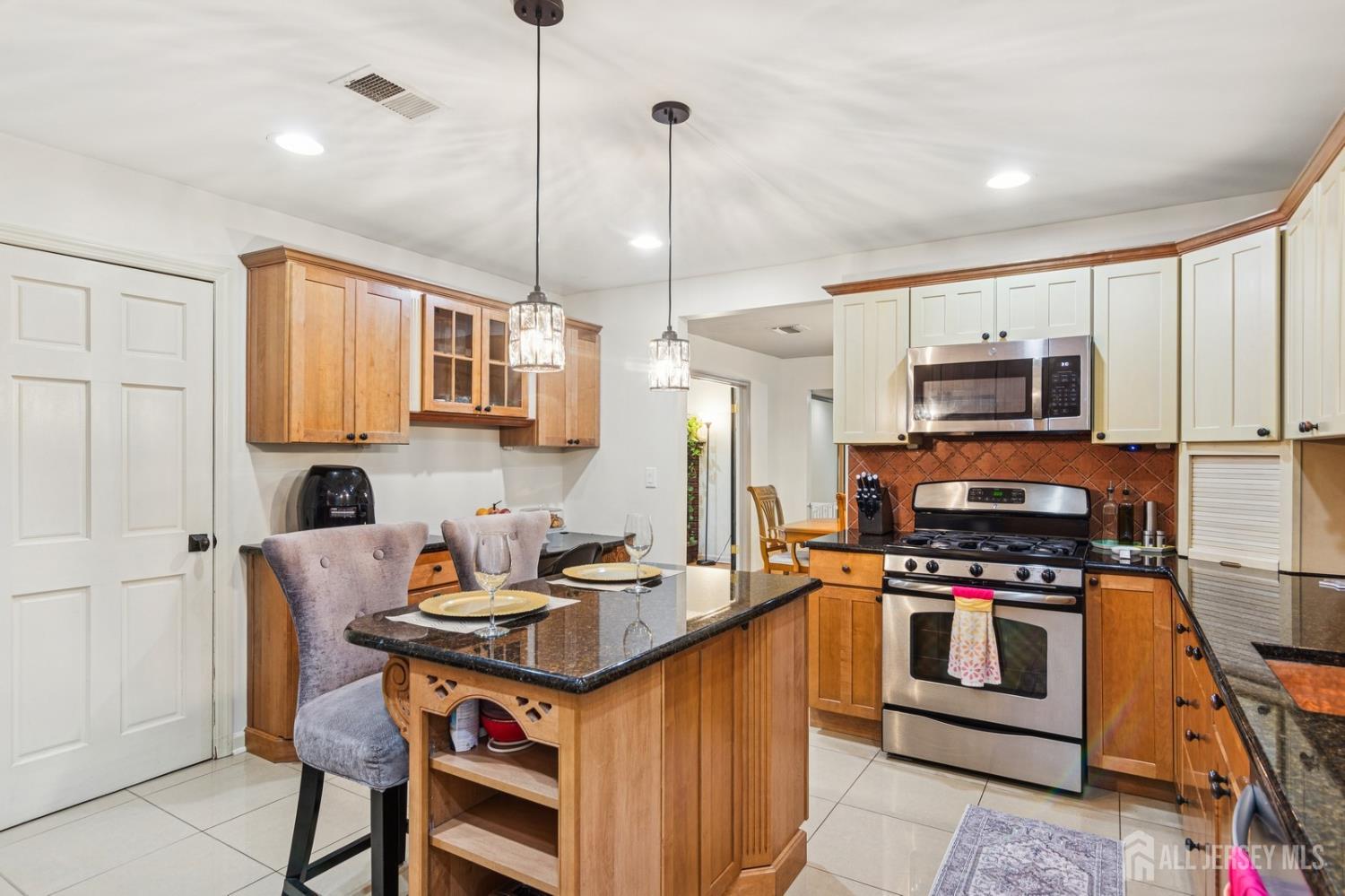 95 Union Avenue, Edison, New Jersey image 9