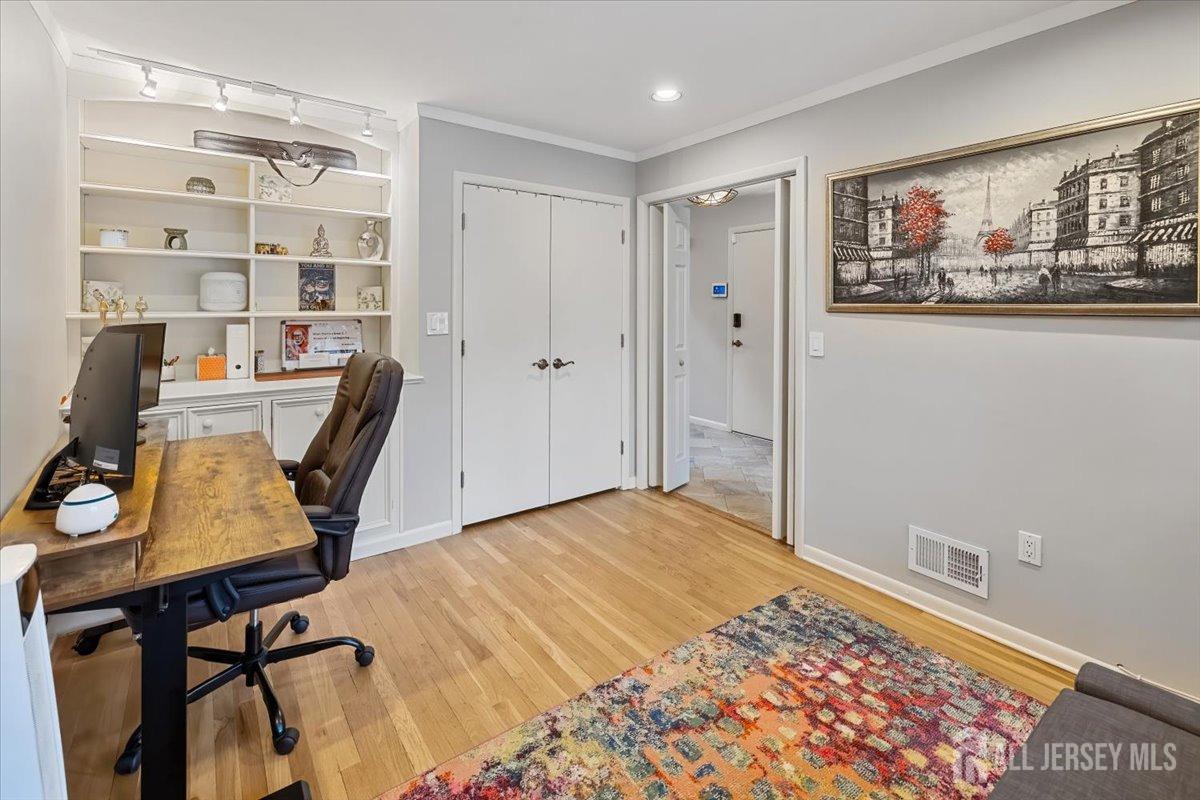 87 Sullivan Drive, West Orange, New Jersey image 3