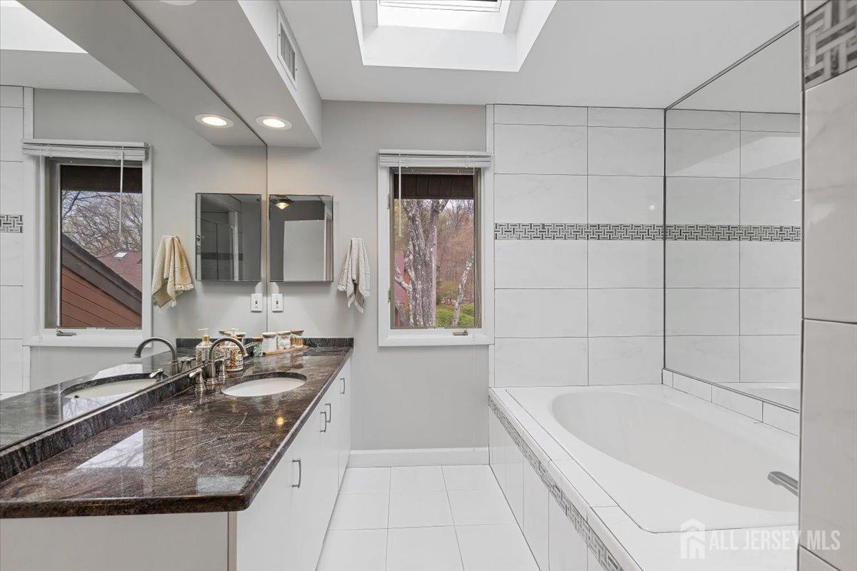 87 Sullivan Drive, West Orange, New Jersey image 27