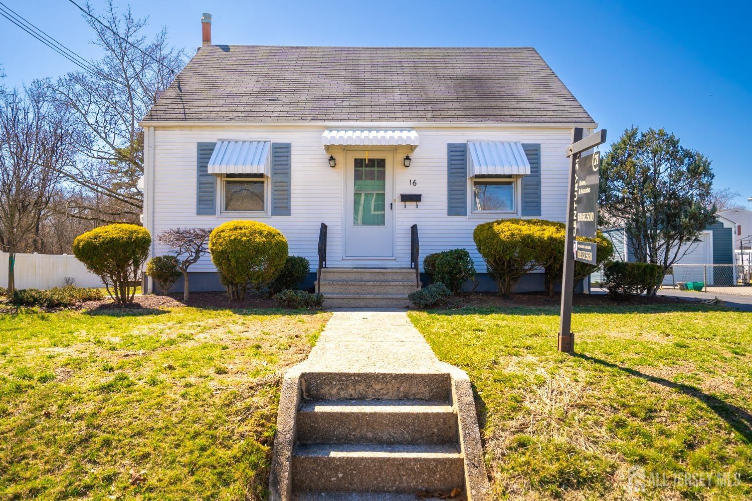 16 Robert Street, Spotswood, New Jersey image 1