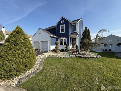 Homes For Sale - 15 Sutton Place<br/> Middlesex County, Helmetta, NJ 08828