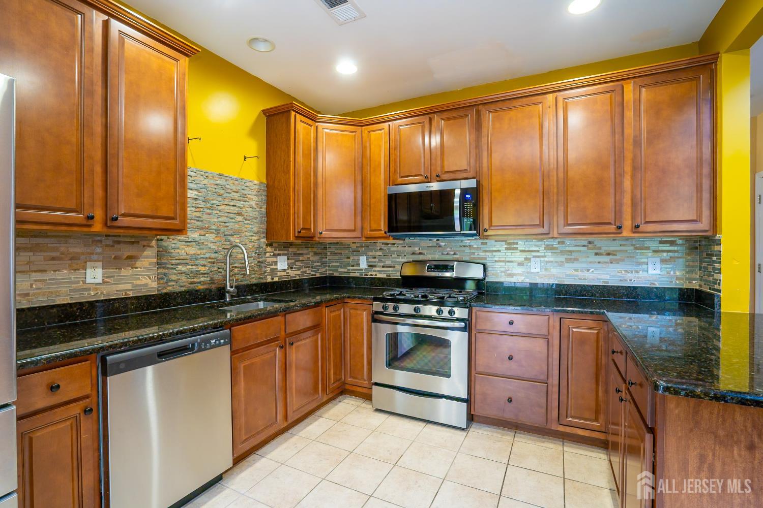 2438 Canterbury Lane, North Brunswick, New Jersey image 17