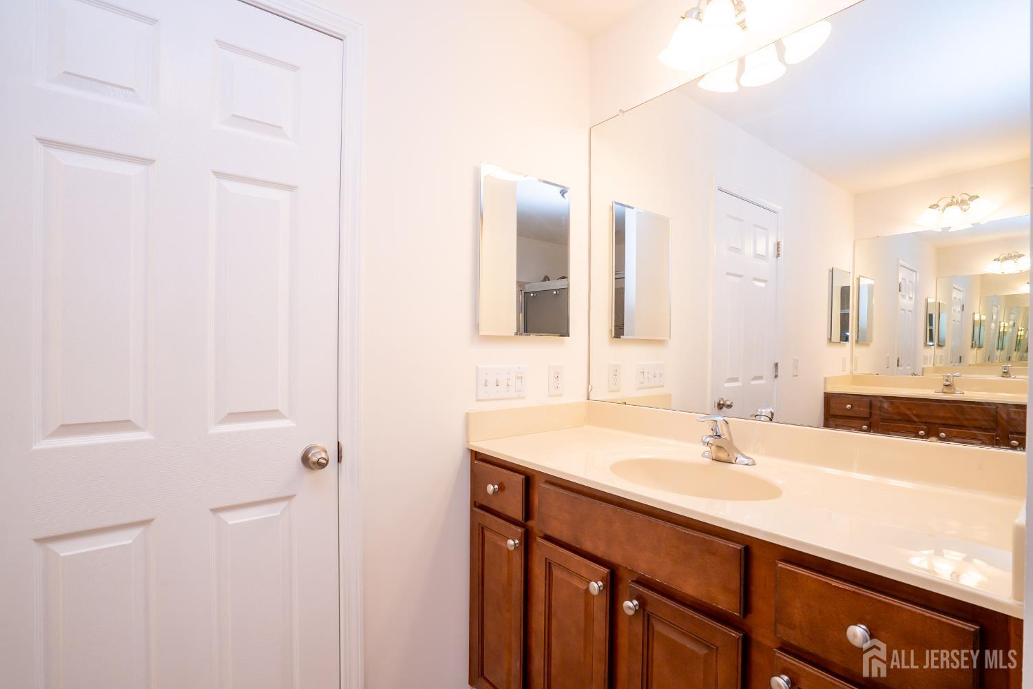 2438 Canterbury Lane, North Brunswick, New Jersey image 28