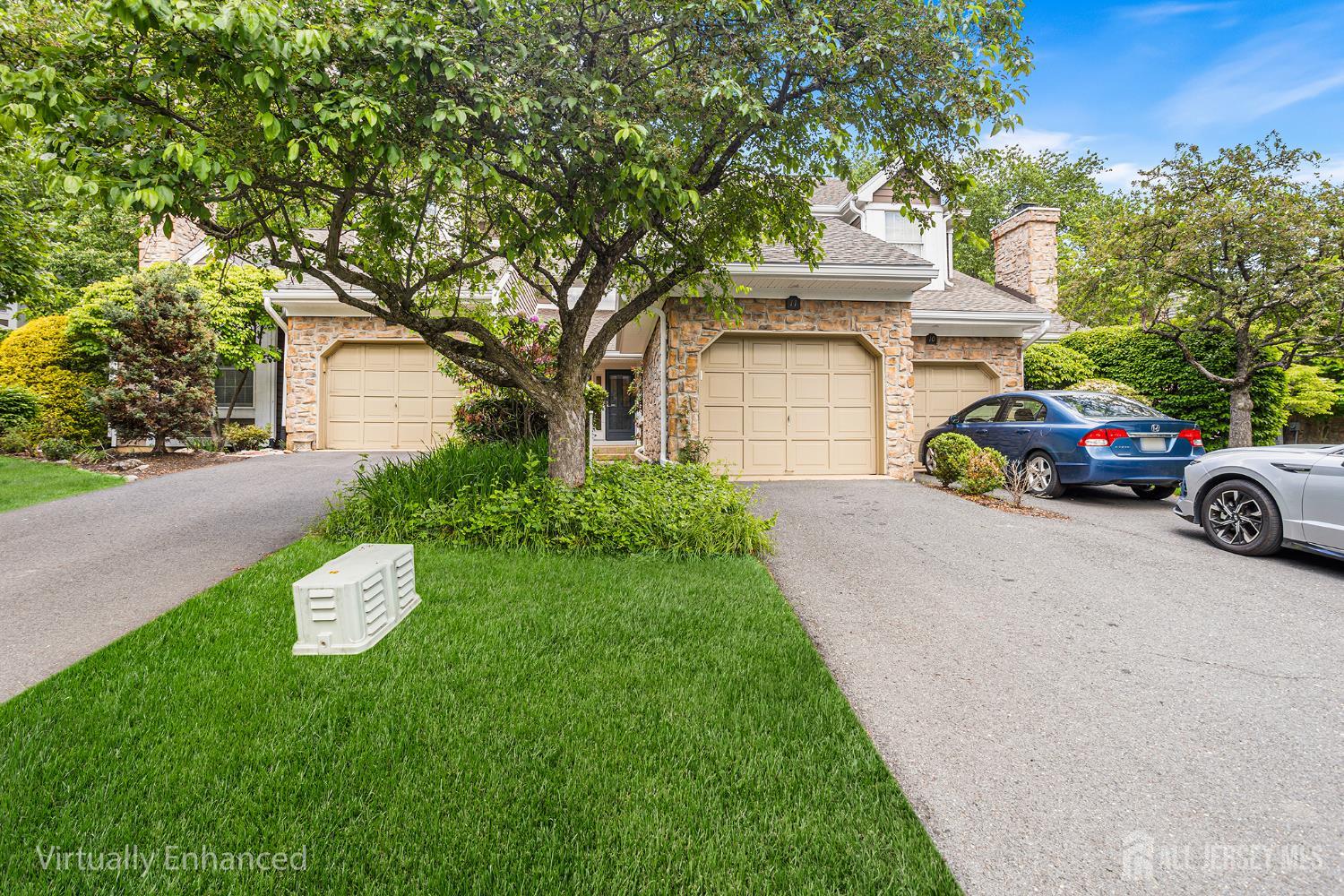 11 BRIARWOOD Court