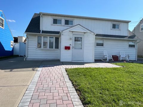 Homes For Sale - 95 Hickory Street<br/> Middlesex County, Carteret, NJ 07008