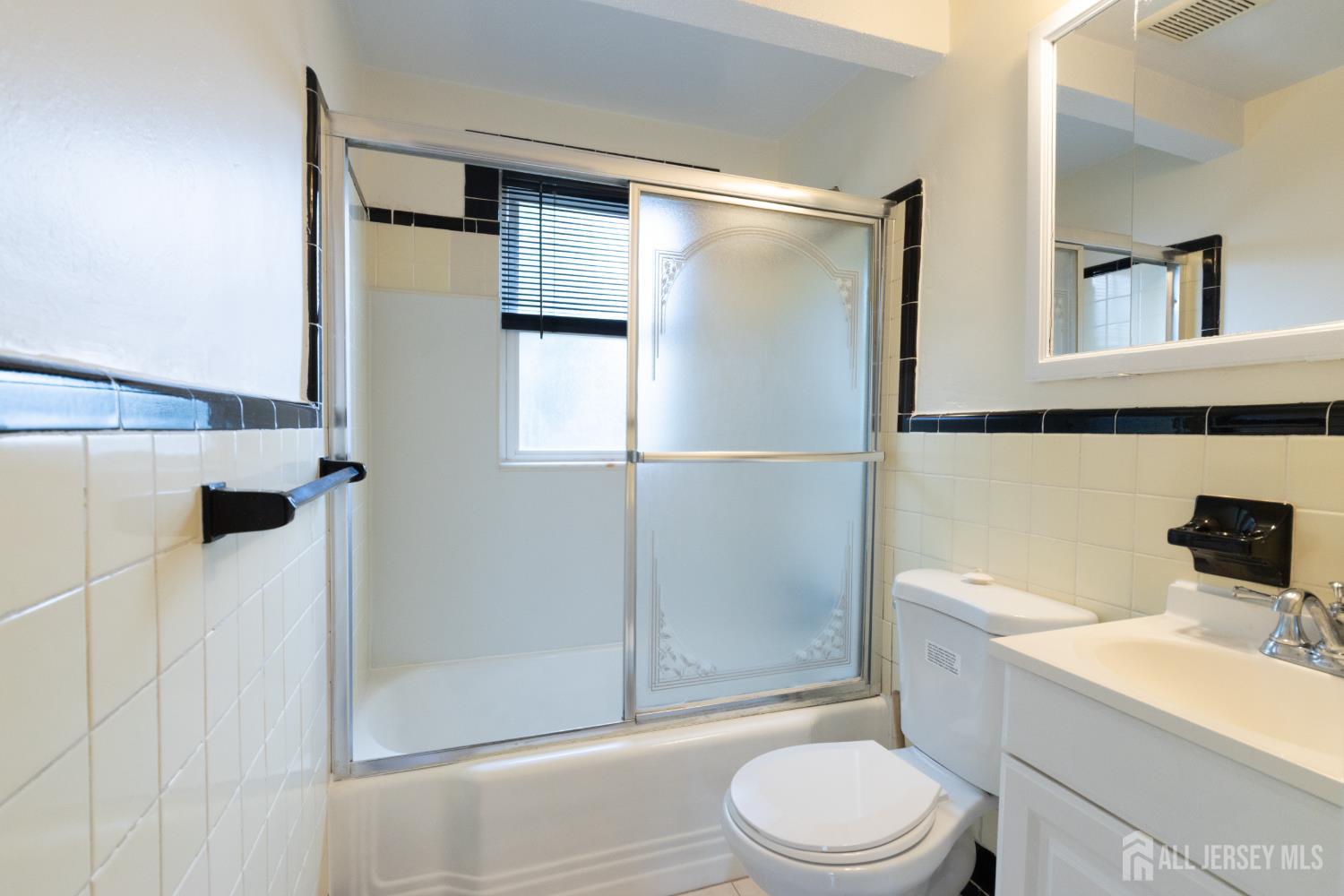 Union Twp, New Jersey 07083, United States, 4 Bedrooms Bedrooms, ,1 BathroomBathrooms,Residential,Active,176469