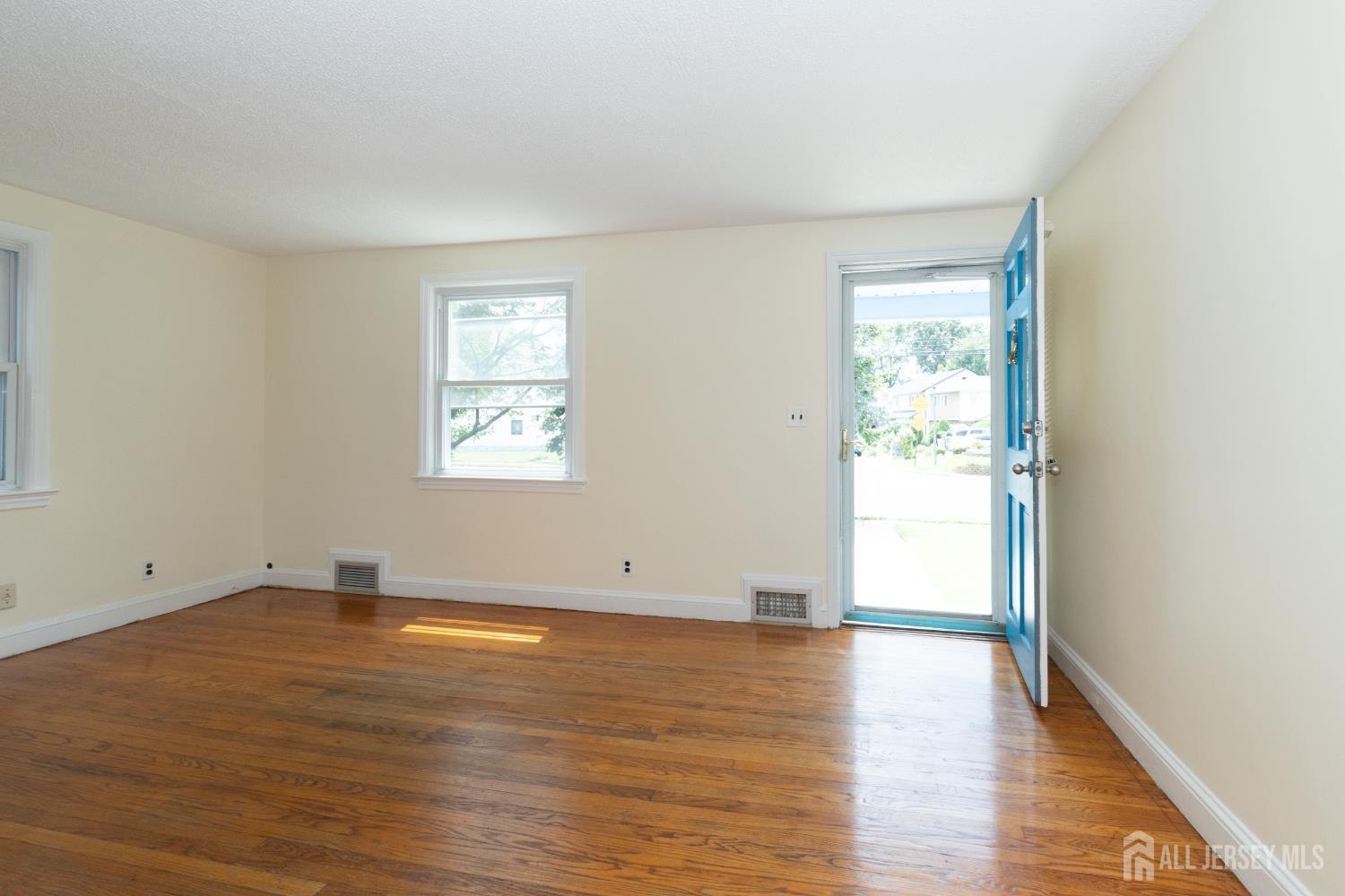 Union Twp, New Jersey 07083, United States, 4 Bedrooms Bedrooms, ,1 BathroomBathrooms,Residential,Active,176469